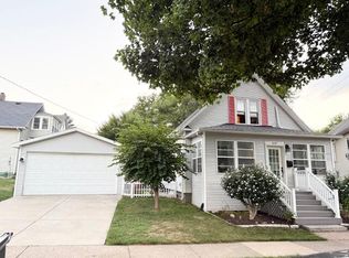 1008 Wayne St, Saint Joseph, MI 49085