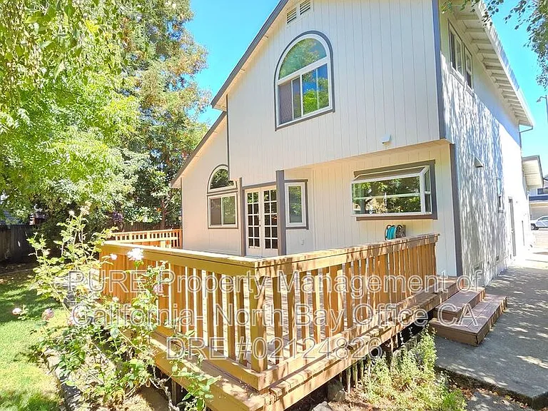 1310 Megan Pl — Photo 2