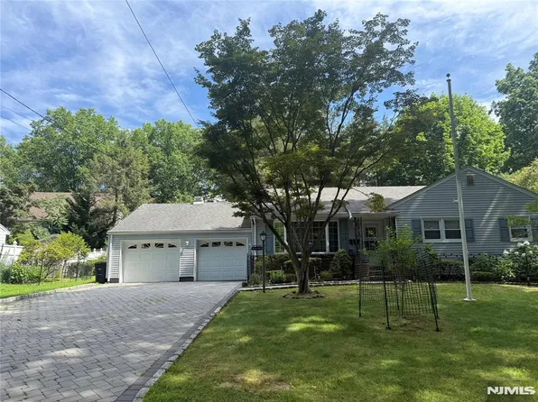 26 Garnett Pl, Norwood, NJ 07648