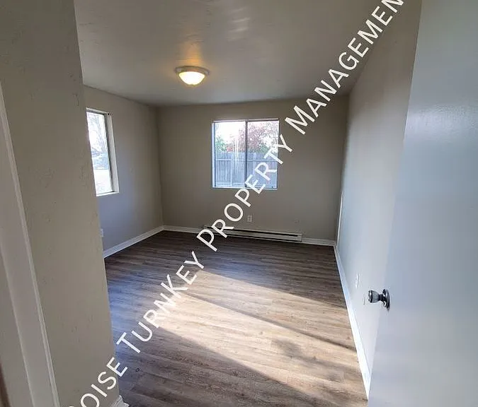 526 Broadway Ave #D — Photo 16