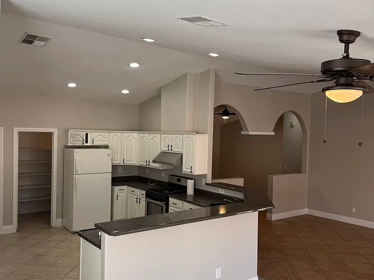 4820 Patterson Ave — Photo 10