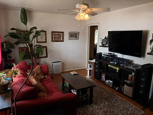 2 bed, 918 sqft, $1,775 — Photo 3