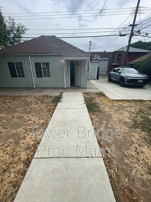 2 bed, 1.0 bath, 496 sqft, $1,599 — Photo 2