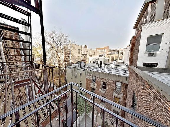 5th image of 279 E 10th St APT 15
