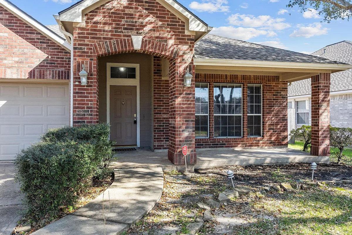 Photo 2 of 25 - 7206 Hollow Field Ln - Cypress, TX Building Photo - 7206 Hollow Field Ln
