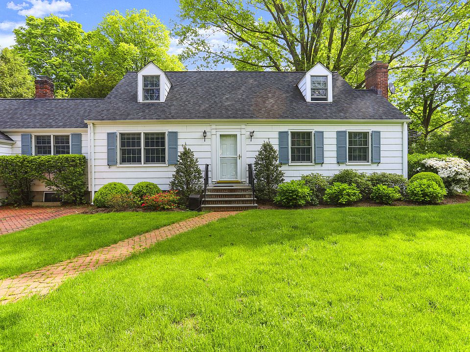 5 Terrace Ave Riverside CT-print-062-065-032-4200x2800-300dpi.jpg
