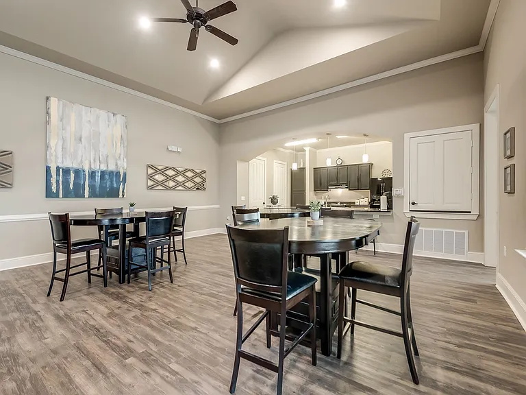 Majors Place — Photo 32