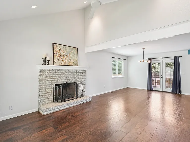 8064 Meadowdale Sq — Photo 3