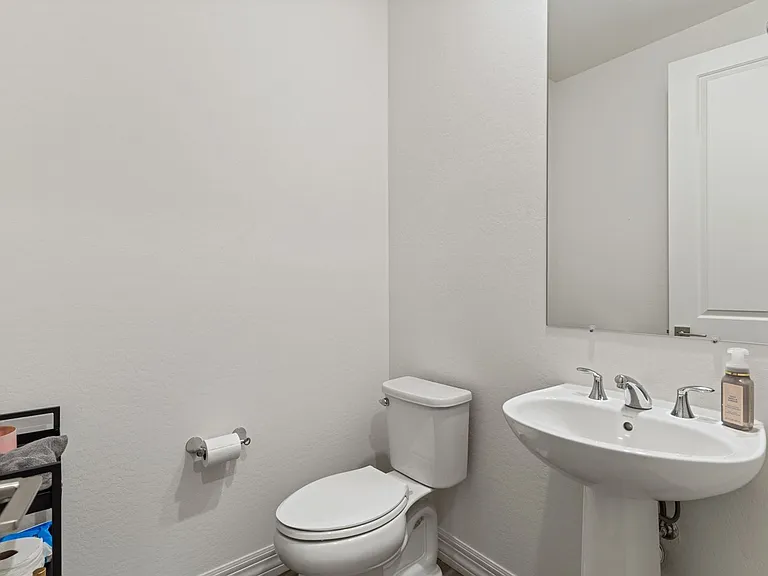 10997 N Hershey St — Photo 26