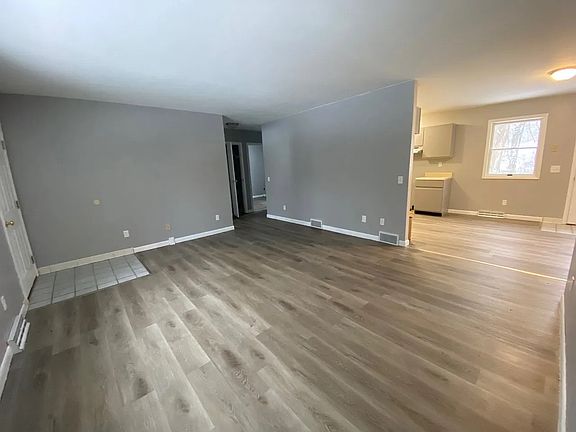 3rd image of 2 Country Acre Ln
