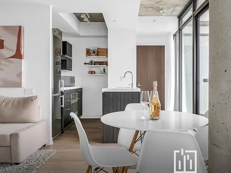 461 Adelaide St W #916 — Photo 10