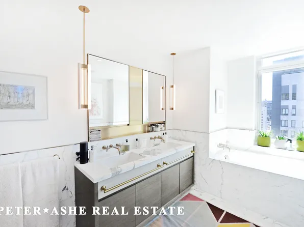 305 East 51st Street image 18 of 25