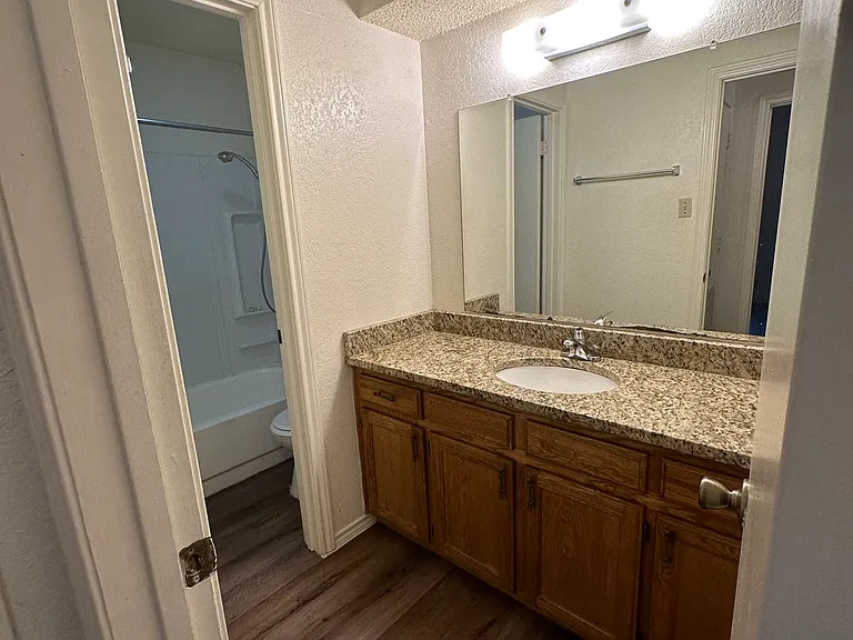 924 W Chestnut St #6 — Photo 13