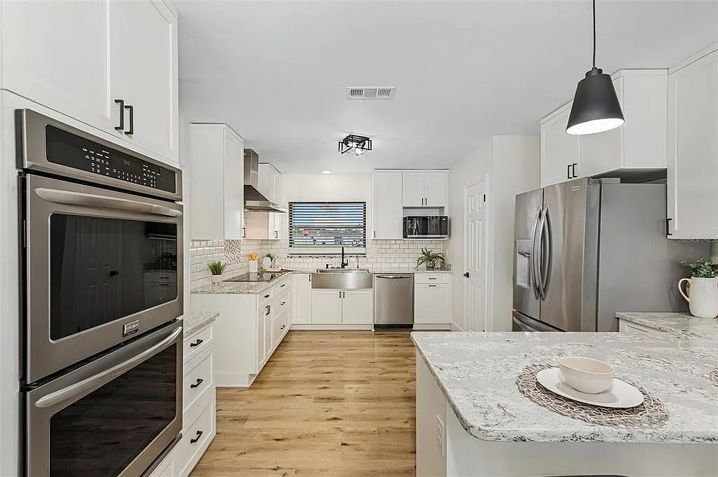 3 bed, 2.0 bath, 1629 sqft, $2,650 — Photo 3