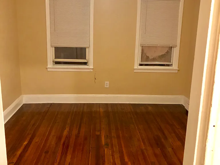 79 Logan Ave #2R — Photo 6