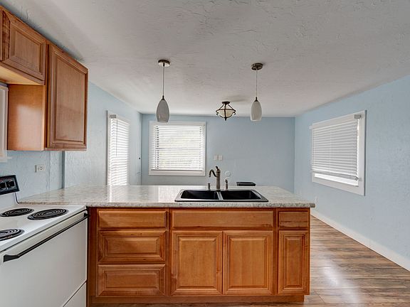 3rd image of 1210 SE Pioneer Way