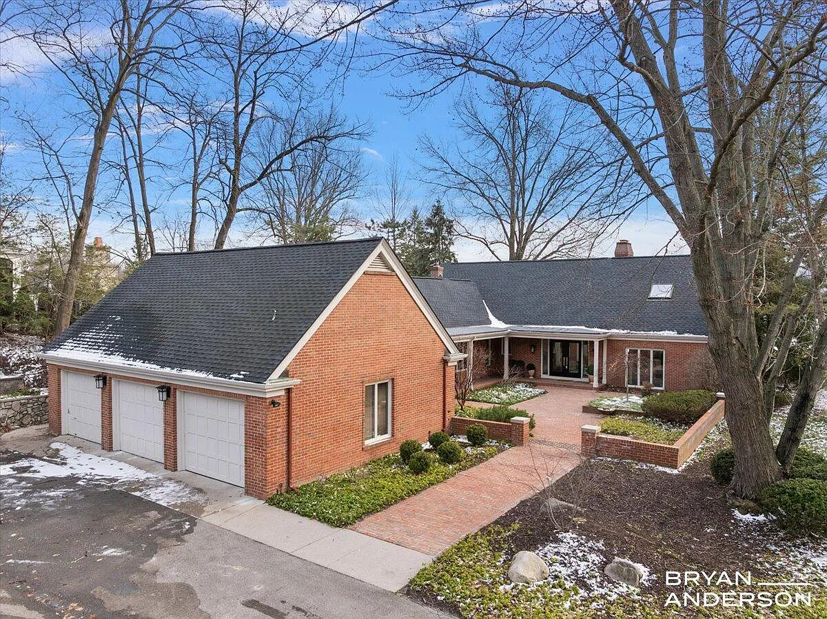 3150 Manhattan Ln SE photo 1