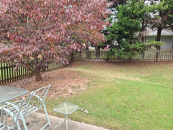 4th image of 4175 Berkeley Creek Dr
