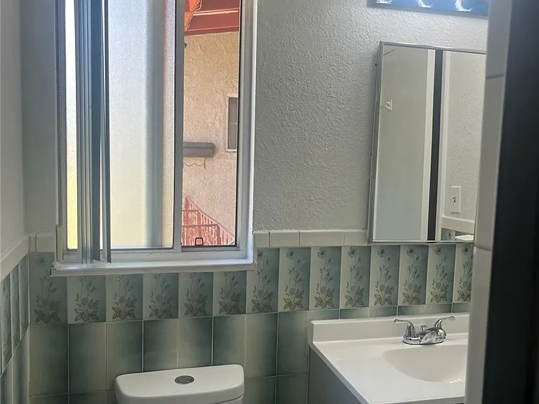 536 Sandsprings Dr — Photo 19