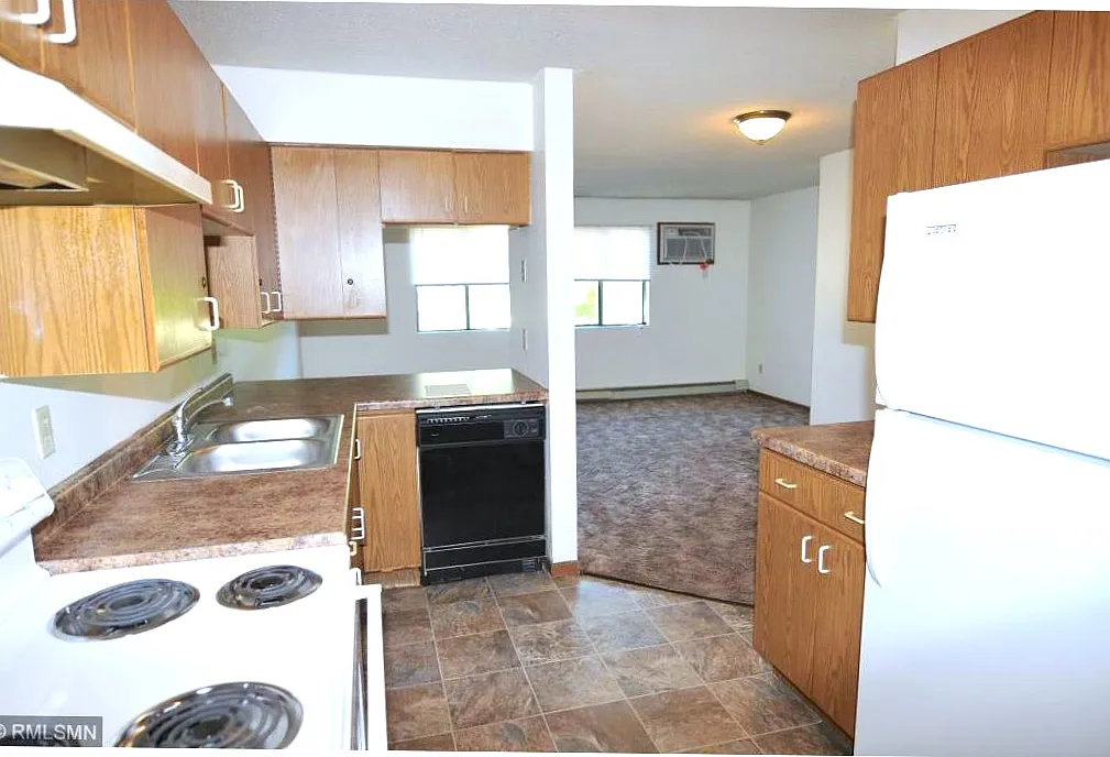 4 bed, $1,340 — Photo 4