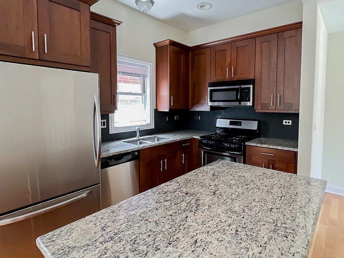 Building Photo - 2328 N Greenview Ave #3