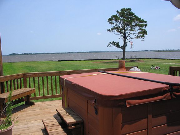 Hot Tub w/ Incredible views!