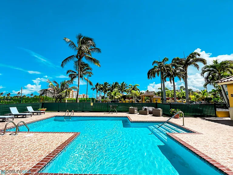 F Royal Palm #102 — Photo 44