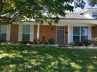 302 Huntington Dr, Euless, TX 76040