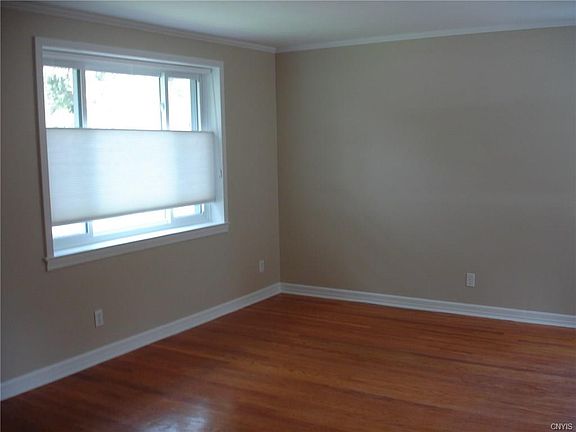 4th image of 308 Hunt Dr