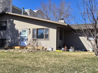 77 14th St E, Dickinson, ND 58601