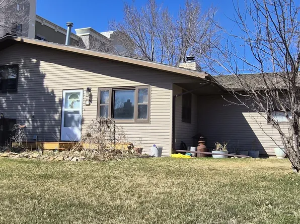 77 14th St E, Dickinson, ND 58601