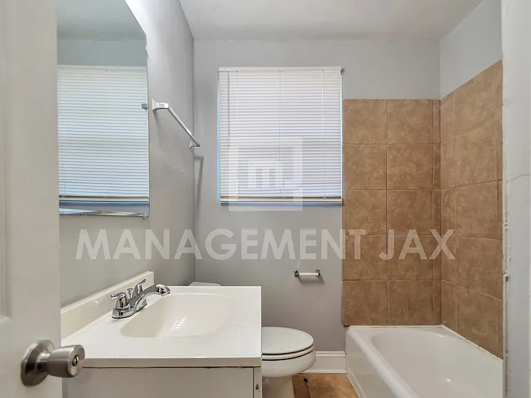 1520 W 25th St #1 — Photo 6