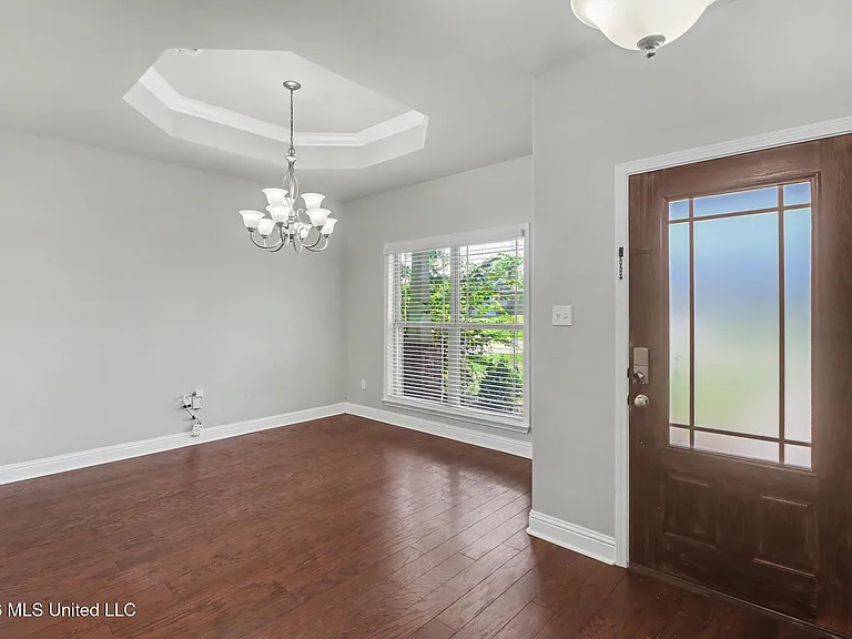 789 Bay Breeze Dr — Photo 2
