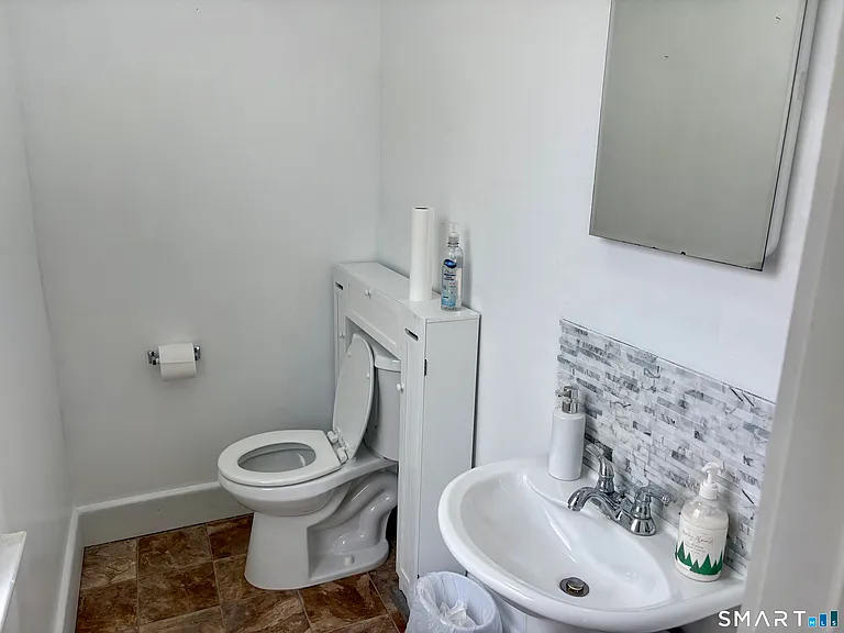 565 Sylvan Ave — Photo 9