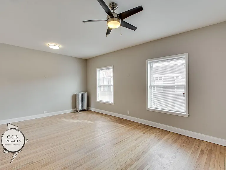 Beautiful Rehabbed Hyde Park Apartments! — Photo 11