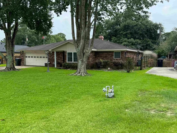 1805 N 30th St, Nederland, TX 77627