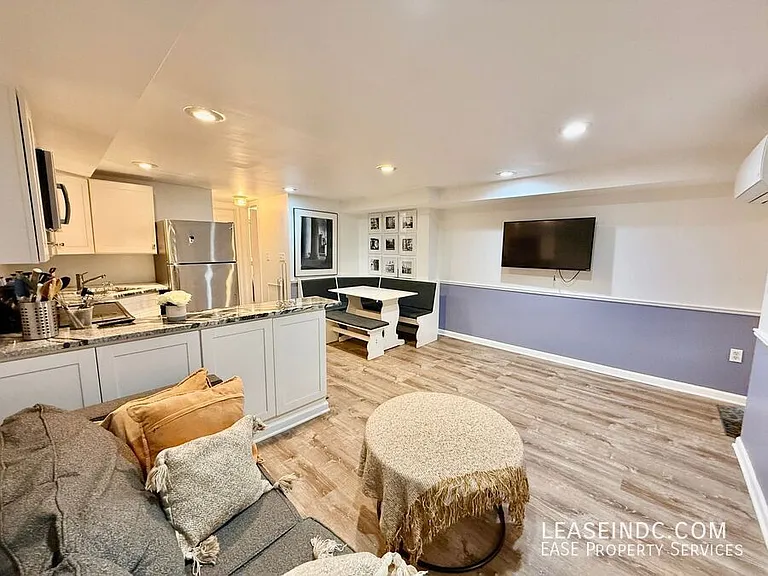 127 Adams St NW #B — Photo 3