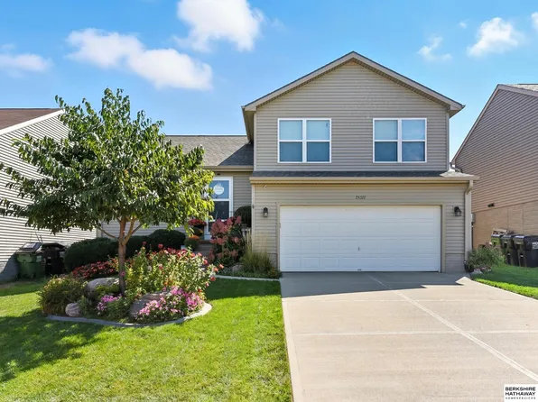 19511 X St, Omaha, NE 68135