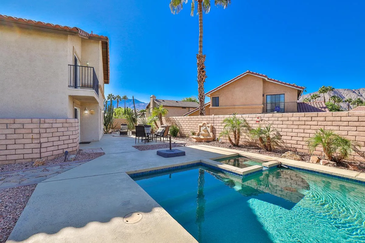 4 bed, 2.5 bath, 2004 sqft, $5,500 — Photo 2