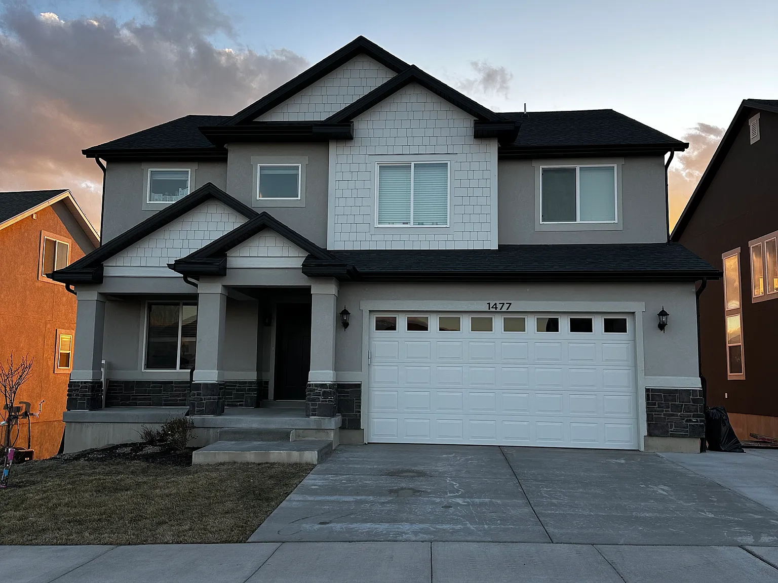 4 bed, 2.5 bath, 2400 sqft, $2,800 — Photo 1