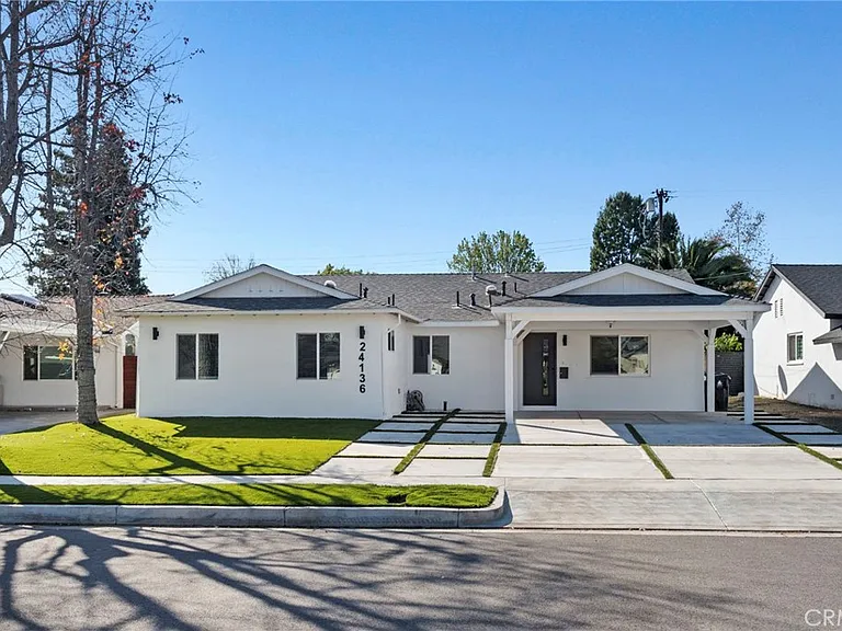 24136 Kittridge St — Photo 1