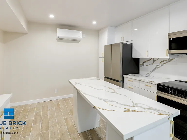 1035 N Hayworth Ave #100 — Photo 16