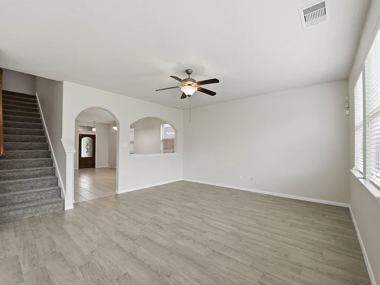1702 Bonnyton Ln — Photo 15