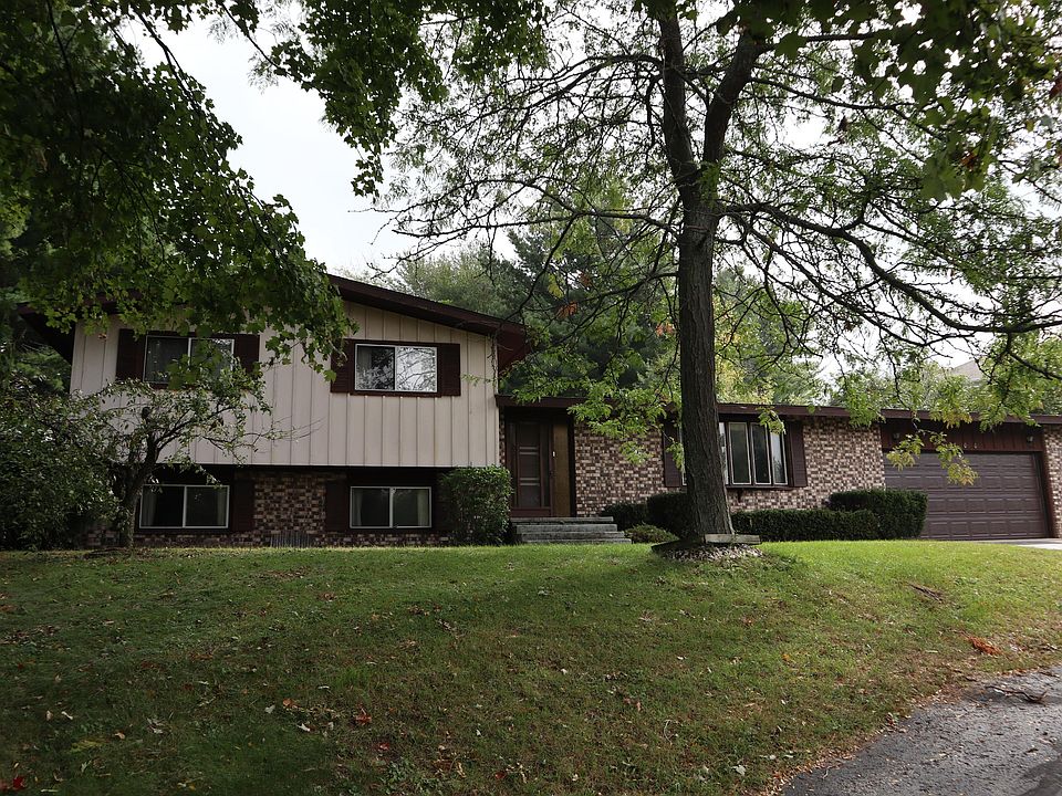 1st image of 300 N Apricot Ln