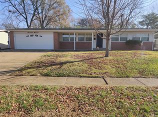 1700 Bay Meadows Dr, Florissant, MO 63033