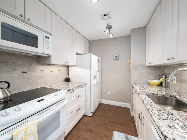 201 Shearwater Ct West image 5 of 29