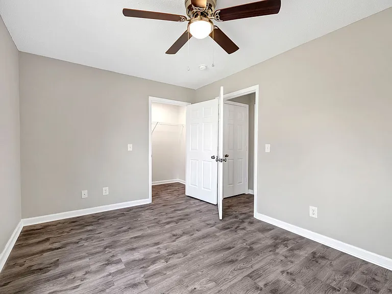 Elm Creek Apartments — Photo 24