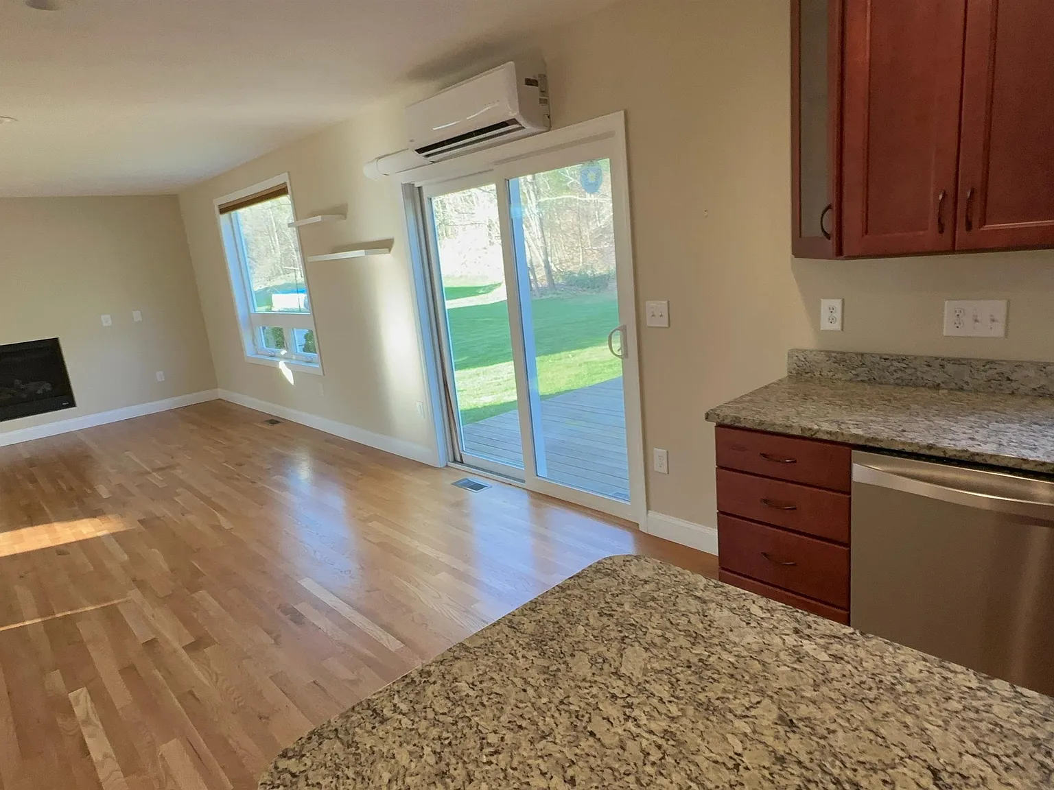 4 bed, 2.5 bath, 2168 sqft, $4,550 — Photo 2
