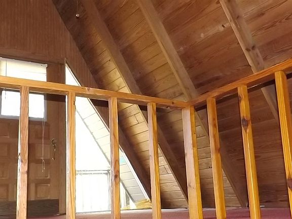 2nd image of 109 Red Wood Ln
