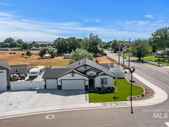 2402 Day Dr, Fruitland, ID 83619